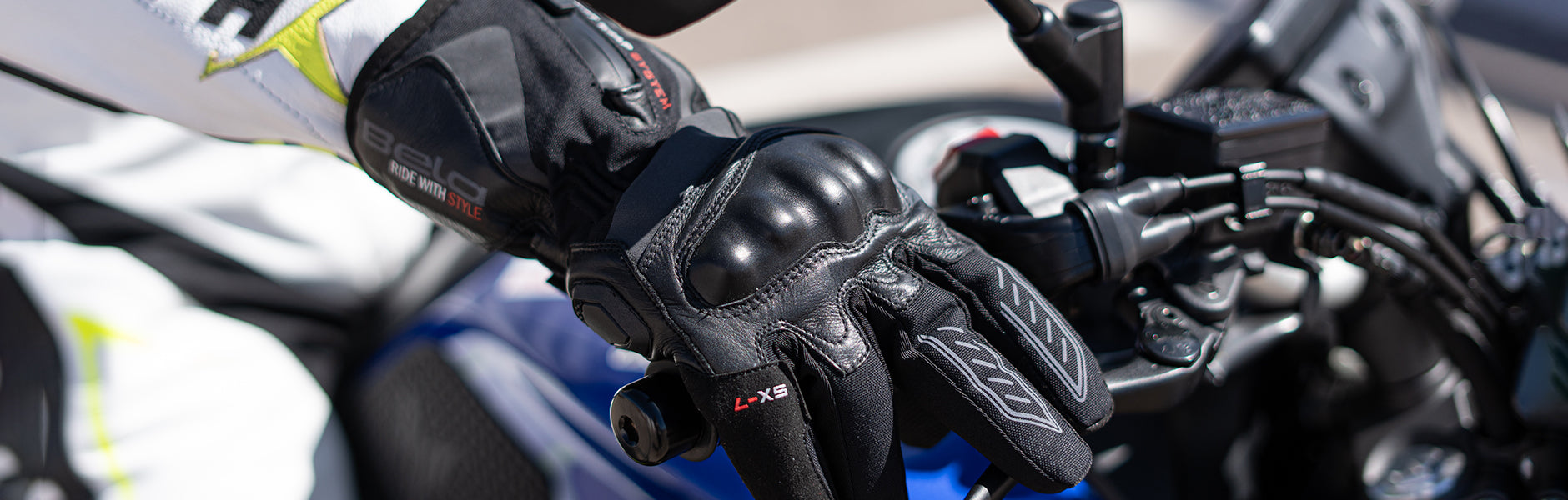 Winter and 4 season motorcycle glove at yamoto protect your hand at slippery road 