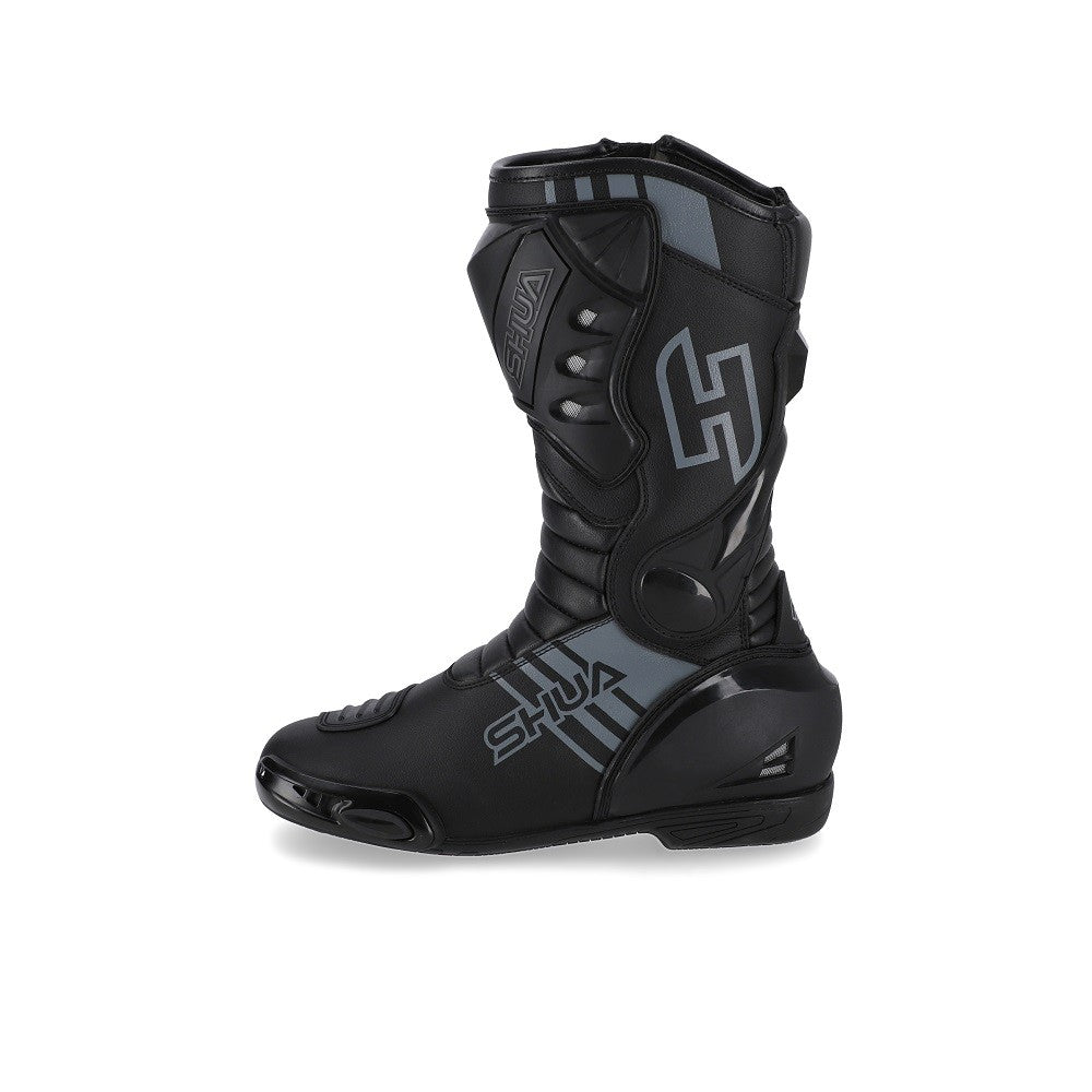 SHUA - BOTAS PIEL SUPER TECH NEGRO/GRIS - SECURTEX MOTOR S.L (t/a MaximoMoto)