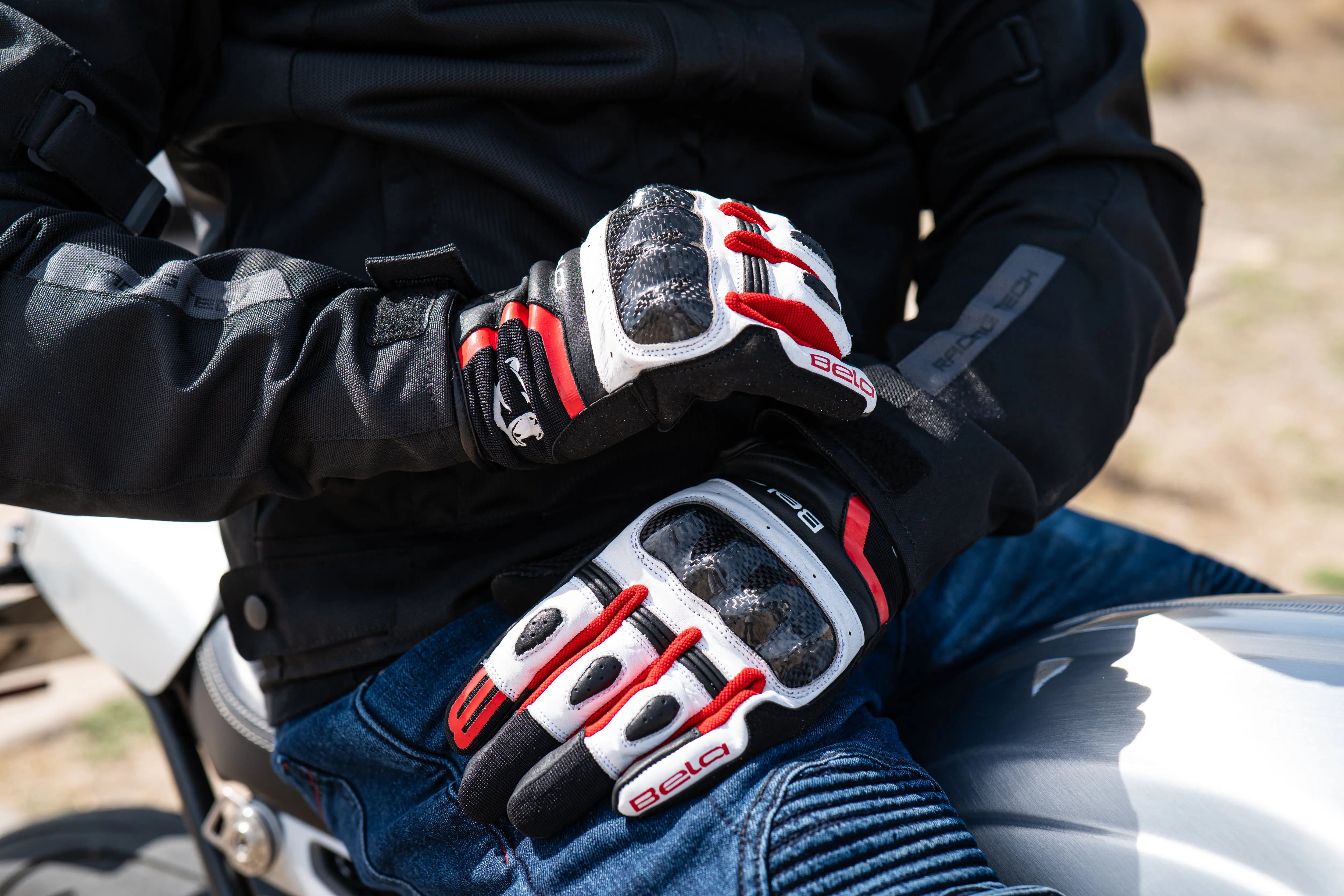 Bela Rocket Short Rossa/Nero Guanto da Motociclista shoot 1